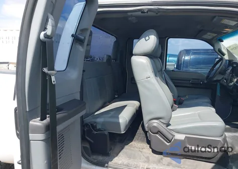 2014 Ford F-250 Xl z USA, uszkodzony, nr VIN 1FT7X2B68EEA54485